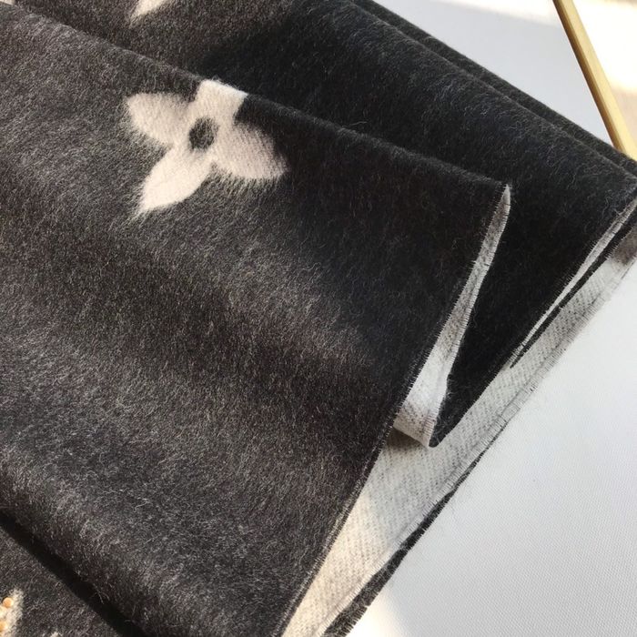 Louis Vuitton Scarf LV00050